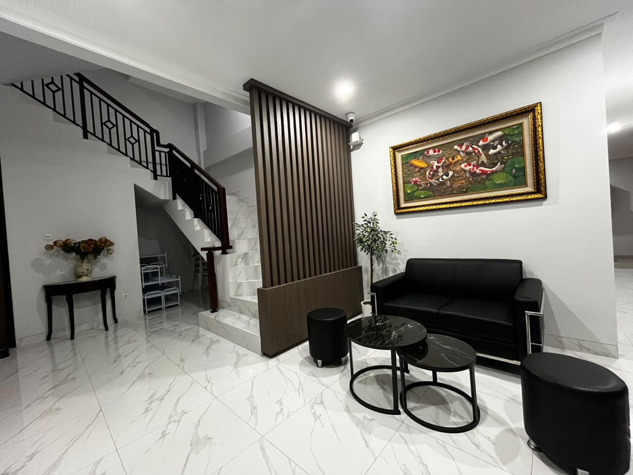 Fasad gedung di malam hari